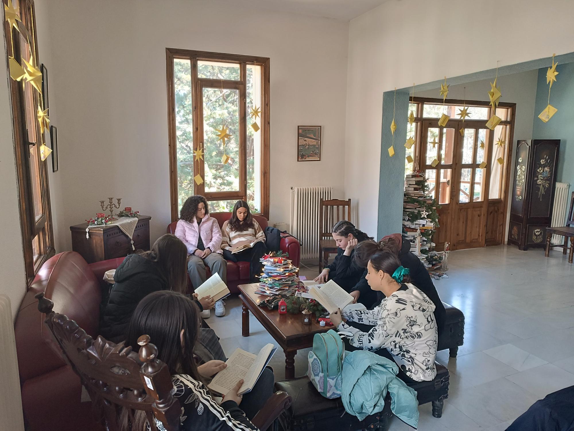 Οι Βιβλιόφιλες, οι μαθήτριες της αναγνωστικής ομάδας του 5ου, έχουν…γύρισμα
